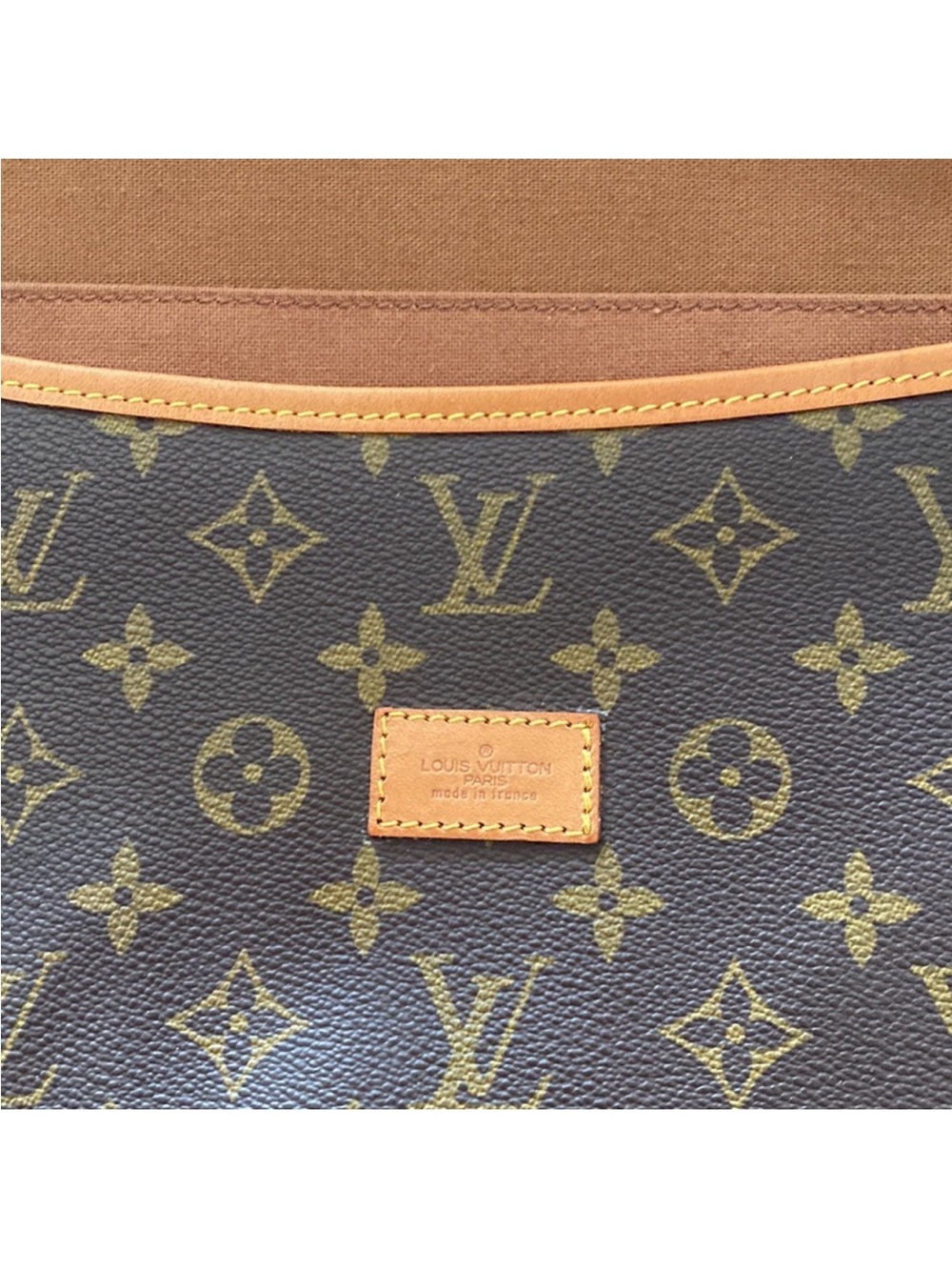 Authentic Louis Vuitton Samur 43 Monogram Bag - Picture 2 of 16